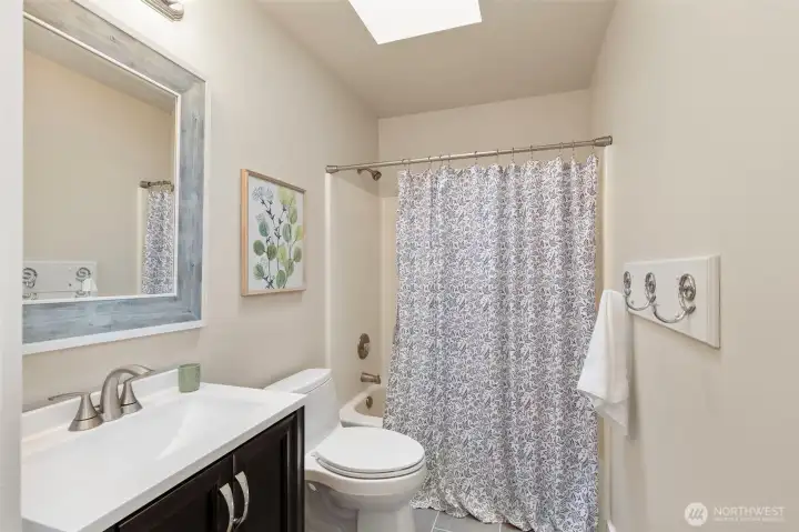 Upstairs full Guest bathroom