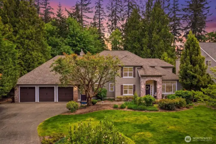 Beautiful 4 bedrooms, 3.25 baths, office and bonus room in Lake of the Woods. Beautiful 4 bedrooms, 3.25 baths, office and bonus room in Lake of the Woods.