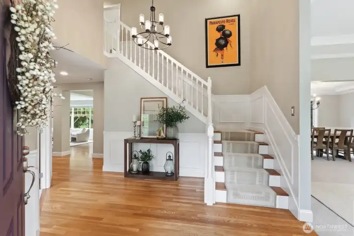 Inviting foyer. Inviting foyer.