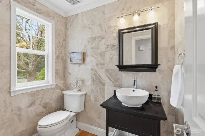 Guest powder bath. Guest powder bath.