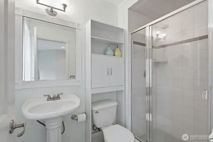 With tiled shower. With tiled shower.