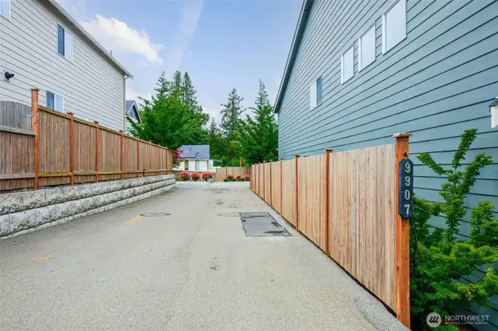 Long driveway were you can park multiple cars.