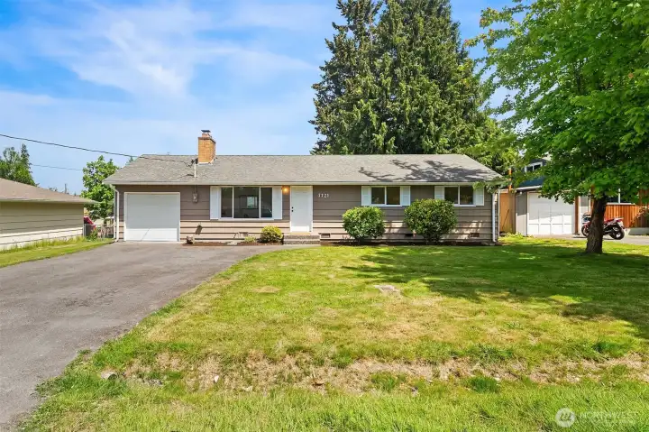 Spacious driveway & front yard.