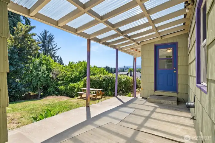 Covered Patio.