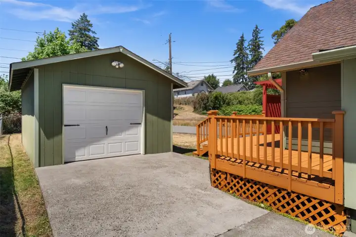 1 Car Finished Garage wired with electricity AND 240V! Recessed Lighting and Side Door Entrance!