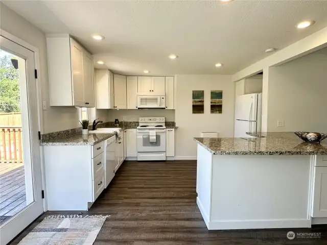 Great layout from kitchen to dining, perfect for entertaining!
