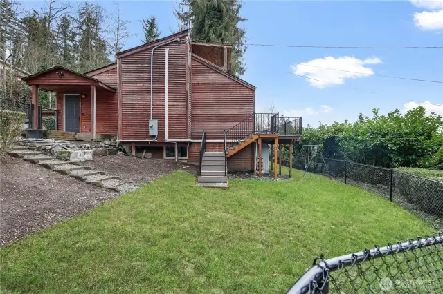Exterior side yard North