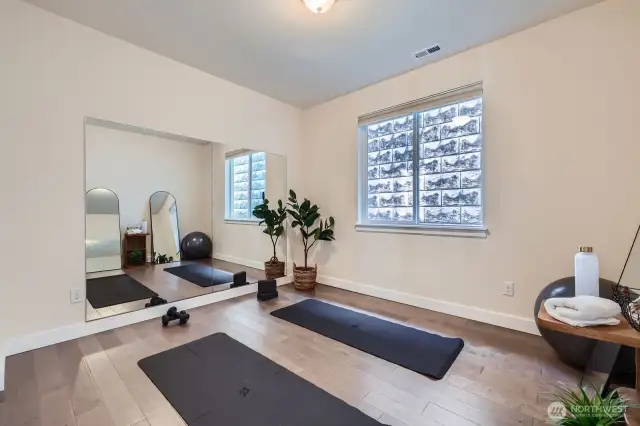 Guest/office/Flex space