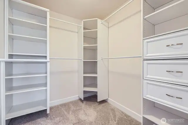 Walk-in closet 2