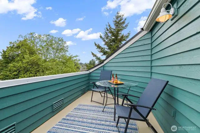 With wonderful views overlooking the mature trees down your street, you'll find the fun and bustle of the town below, Queen Anne across the cut, the Aurora Bridge and city beyond, plus Mt. Rainier perfectly nestled into plain view.. Delightful.