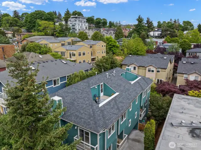 This bird's-eye view shows you just how private this rooftop deck really is! Bathed in southwestern sun light, it doesn't get any better!