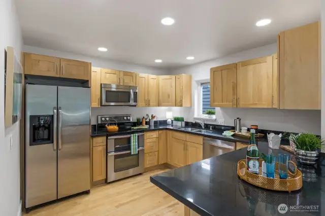 Just beyond the entry on the mail floor, this incredible kitchen welcomes you with high quality finishes and storage galore!
