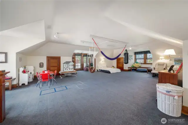 Huge 3rd floor Flex Space