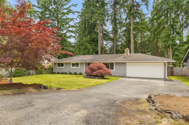 Welcome Home to this well maintained Mill Creek Rambler!