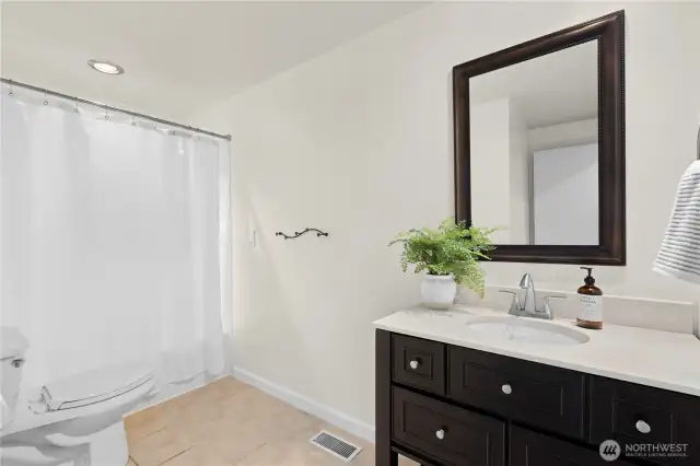 Full guest bath