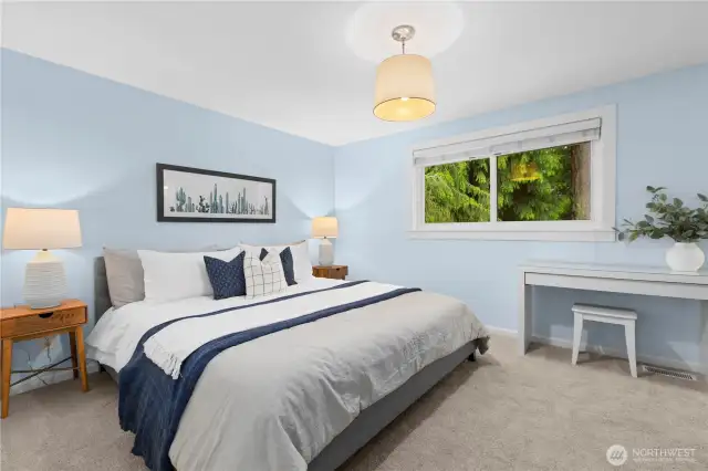 Primary suite w/ lots of space (King sized bed)