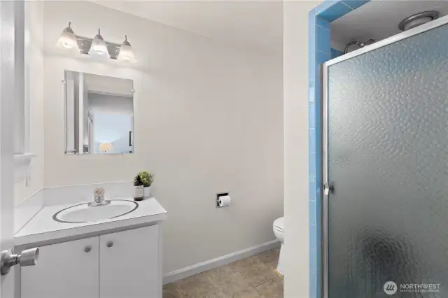 3/4 primary ensuite bath