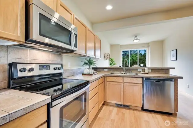 Great functional layout & All appliances stay