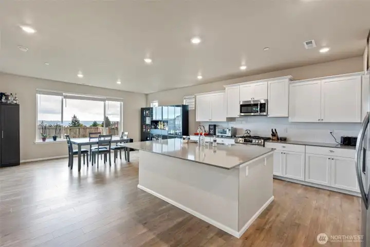 Quartz counters huge island! Chefs Kitchen