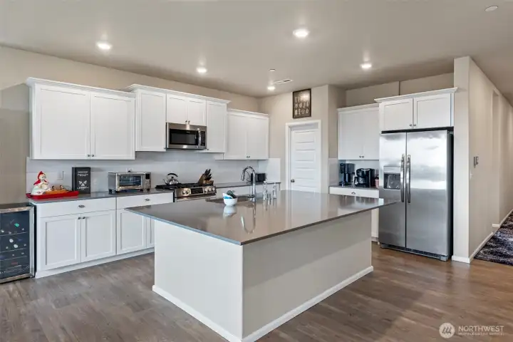 Walk-in Pantry and SS appliances