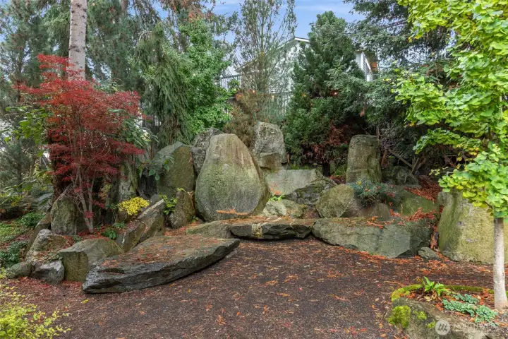 Theatrical open-air rooms created for gatherings, meditation or yoga