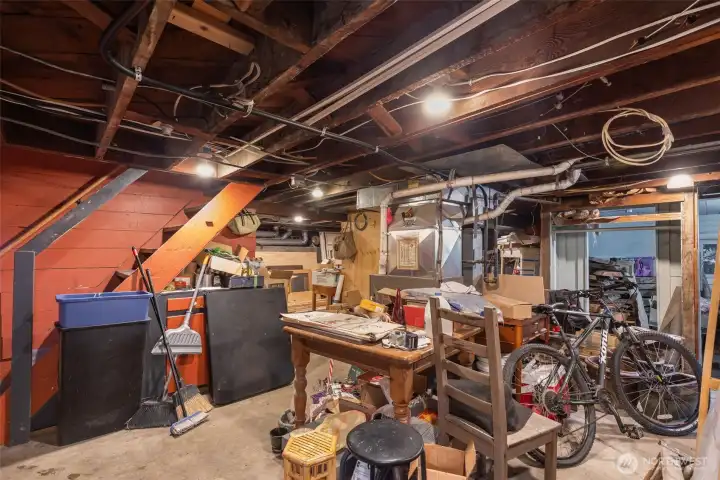 Expansive walk-in Basement with access from Main level of house and from Garden adding extra room for whatever your lifestyle desires