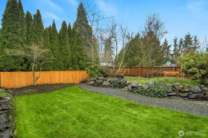Side Yard is fully Fenced!