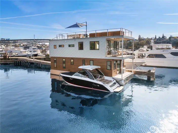 A rare opportunity to own one of the premier end-of-dock homes in a handful of Lake Union’s most sought-after communities—where views, design, & waterfront lifestyle converge. Located within the gated, co-op owned Lake Union Landing community, enjoy a tree-lined dock with benches & rare gated on-site parking.