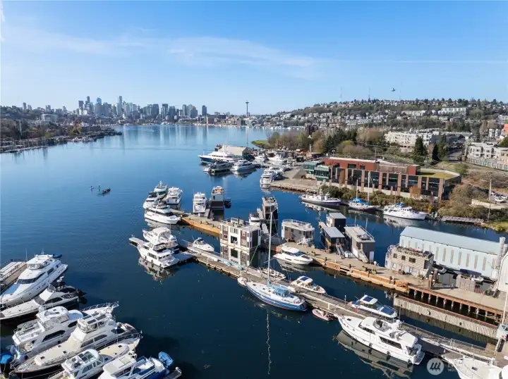 This exceptional dwelling is ideally located to Burke Gilman Trail, Gasworks Park, Amazon Campus & SLU, Fremont, Centennial Waterfront Park, & downtown!