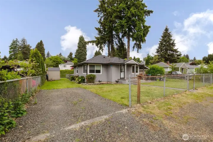 Spacious side yard with parking space.