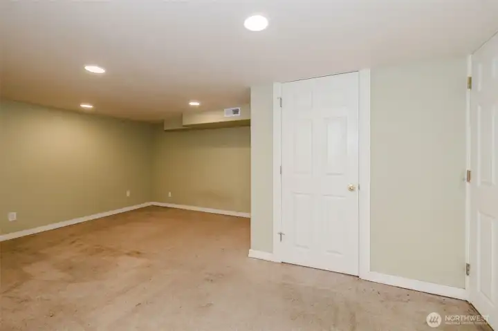 Large primary bedroom downstairs.