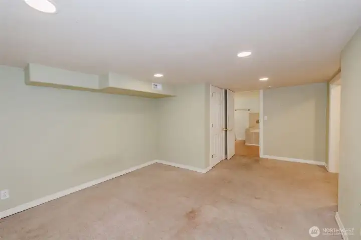 Large primary bedroom downstairs.