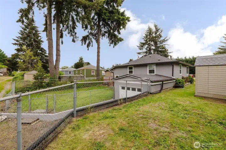 Multiple yard spaces for all your activities and fury friends!