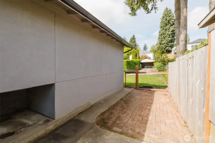 Fully garden side yard space. Perfect for fury friends.