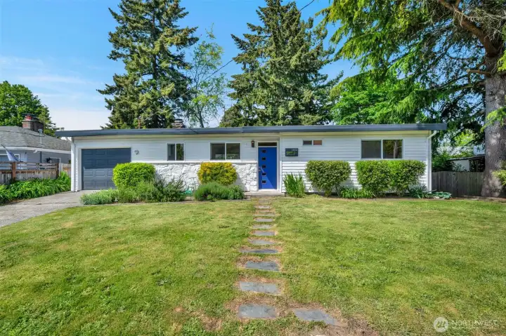 Welcome Home! Main floor living with full daylight basement.
