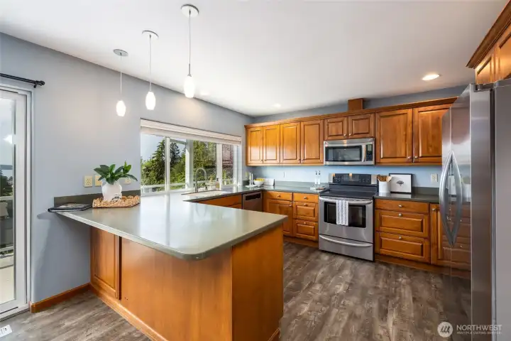 Open kitchen provides ease of entertaining. Open kitchen provides ease of entertaining.