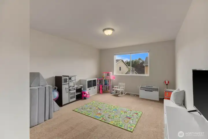 Bedroom 2, oversized