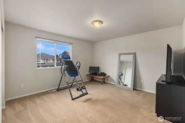 Bedroom 3, oversized
