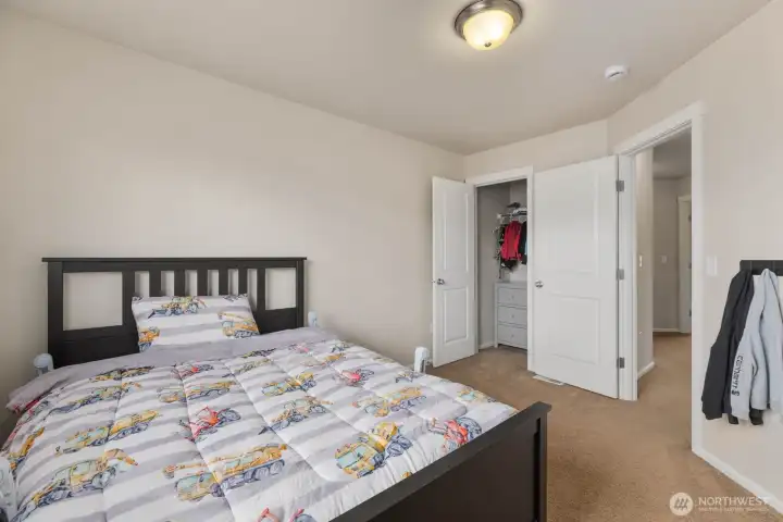Bedroom 5 w/walk-in closet
