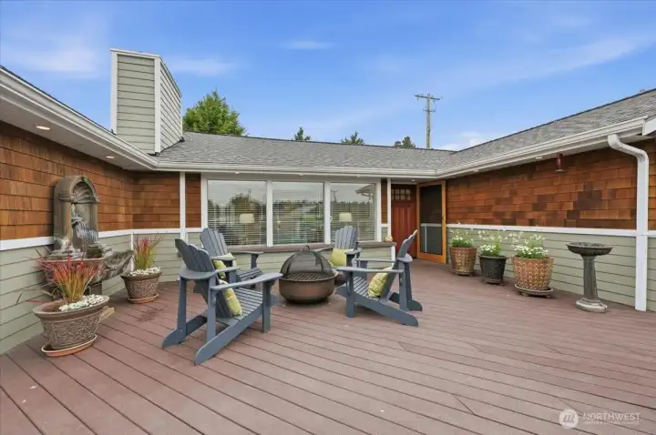 Plenty of Entertaining Space in Front of House