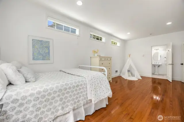 Bonus room upstairs - staged as an additional bedroom