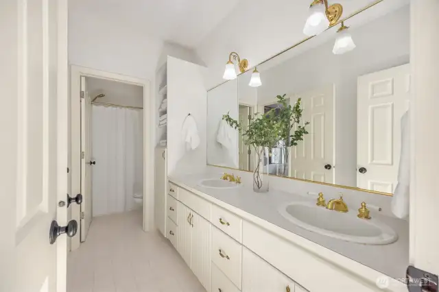 Jack and Jill bath