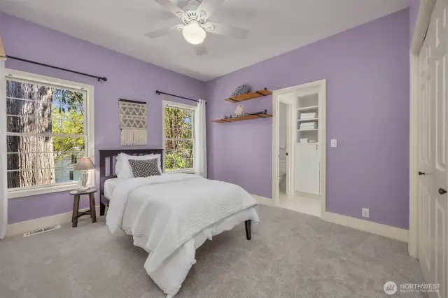 Second upstairs bedroom, connected by upstairs bath