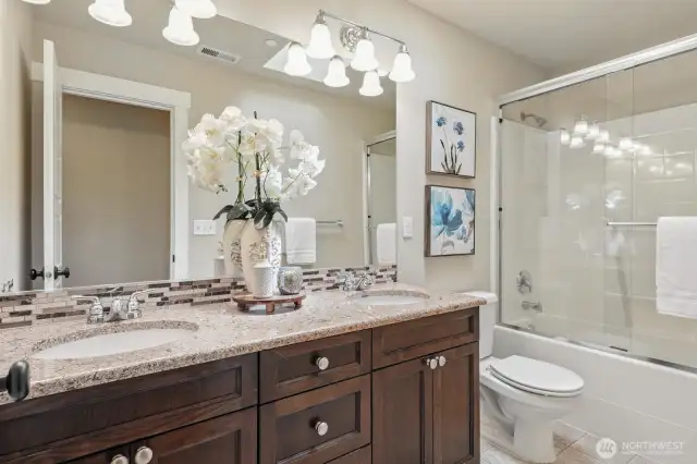 Full hall bath