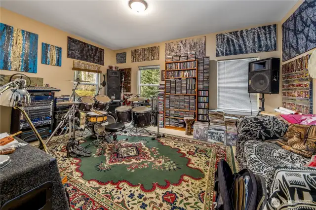 Spare bedroom.