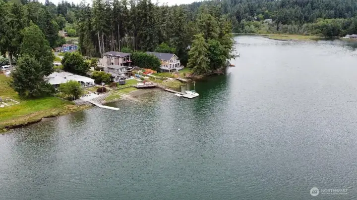 80ft of beach/waterfront on the bay!