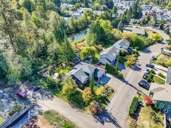 The best of both worlds- convince and natural privacy.