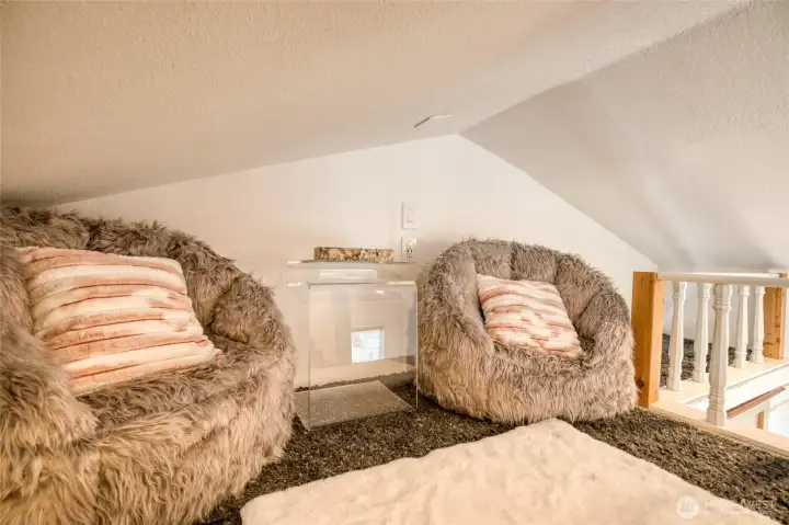 Such an inviting little space.