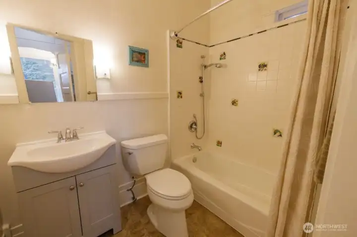 Full bath in the studio area.