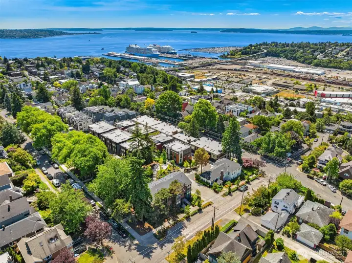 Minutes away from the Sound and the heart of the city.